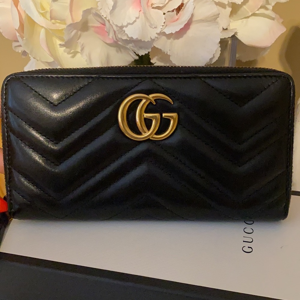 GUCCI “GG Marmont zip around wallet”